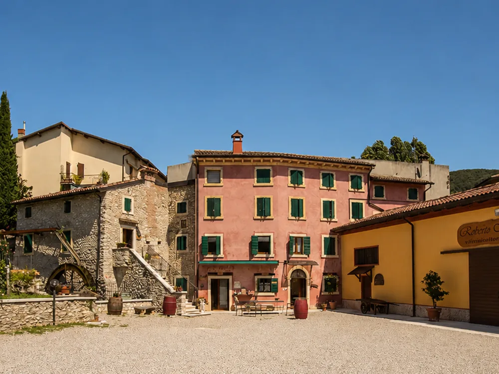 Roberto Mazzi winery courtyard in Valpolicella